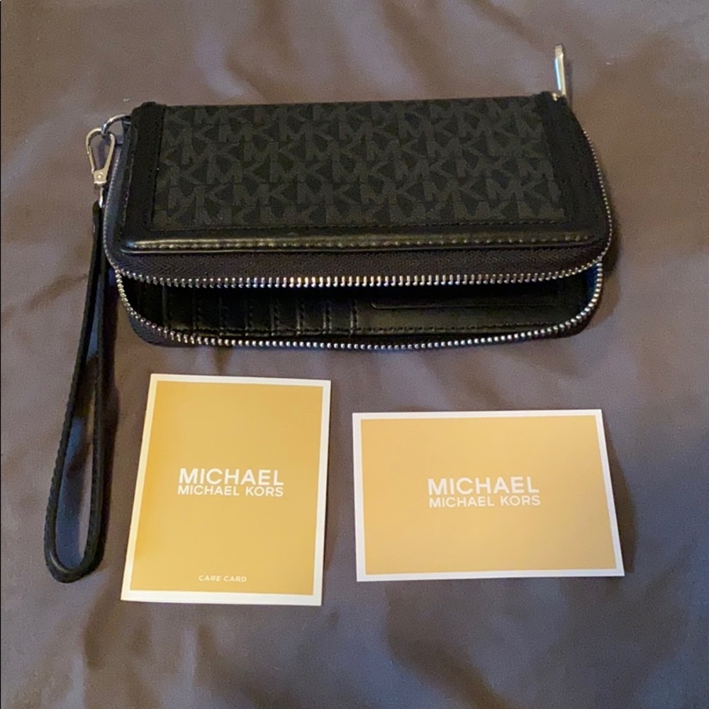 Michael Kors wallet - Picture 3 of 3
